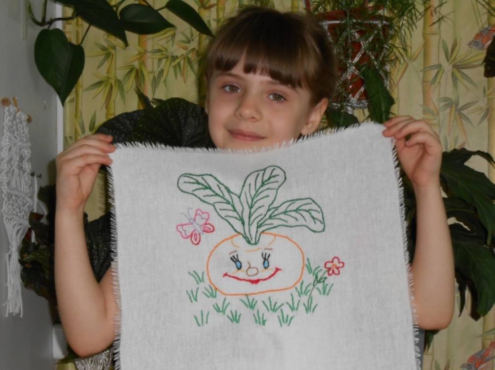 вышивание салфетки тамбурным швом. простая вышивка гладью для детей. вышивки детскими руками. вышивка тамбурным швом для детей. аппликация для вышивания.