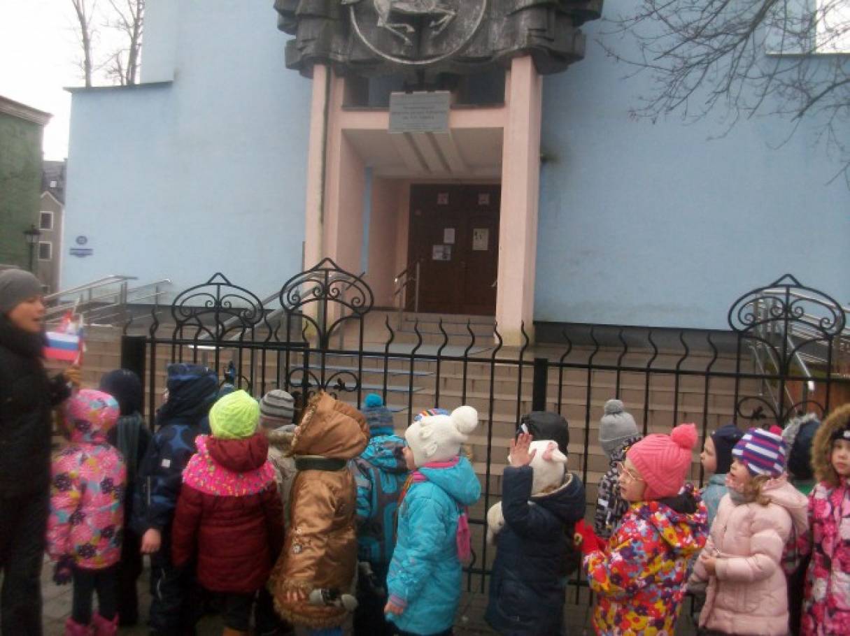 В рамках годового проекта «В мире книг» дети старшей группы «Янтарики» посещают Калининградскую областную детскую библиотеку Фото В рамках годового проекта «В мире книг» дети старшей группы «Янтарики» посещают Калининградскую областную детскую библиотеку