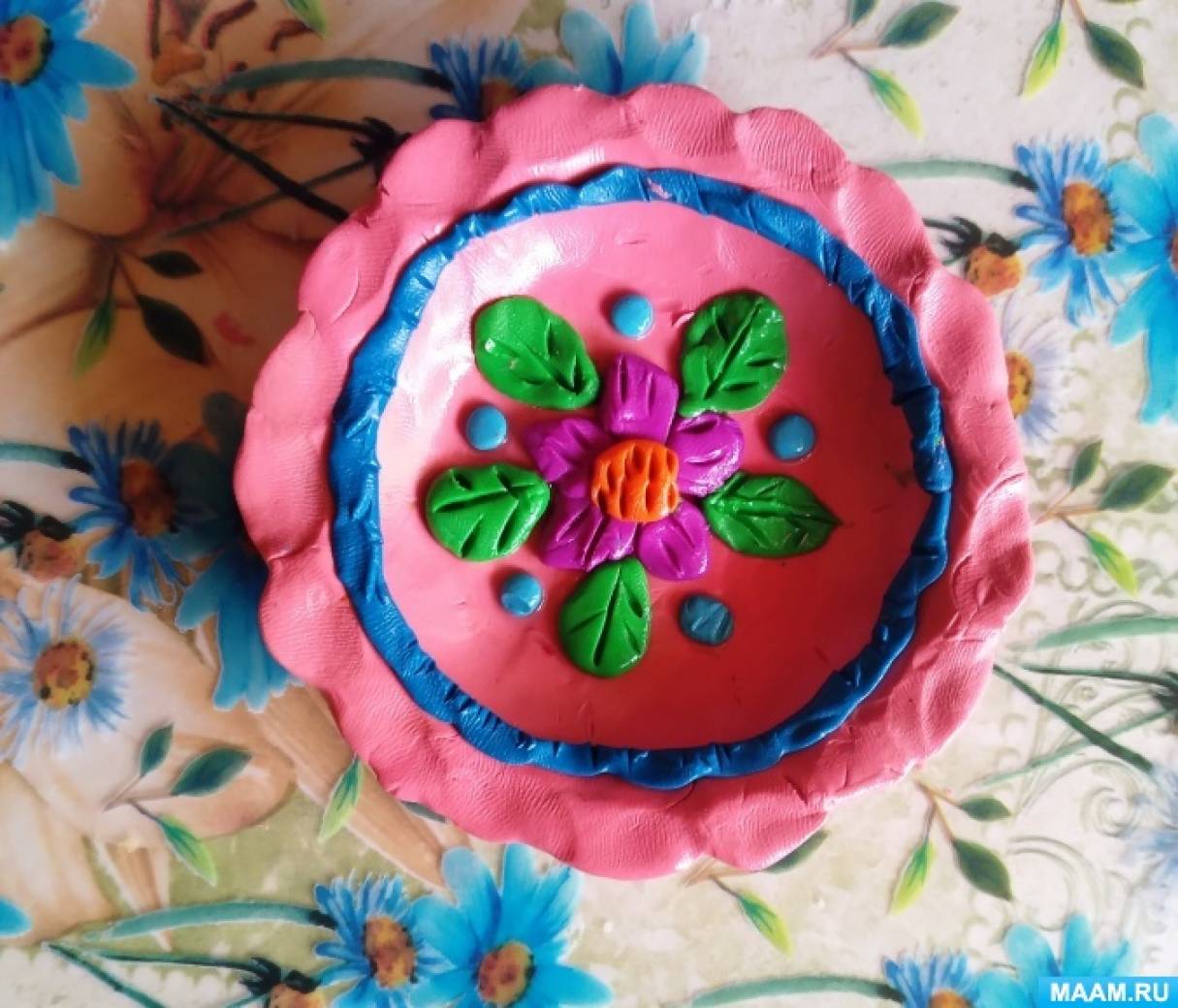 Мастер-класс по лепке «Декоративная тарелочка» ко Дню тарелки на МAAM для детей от 5 лет