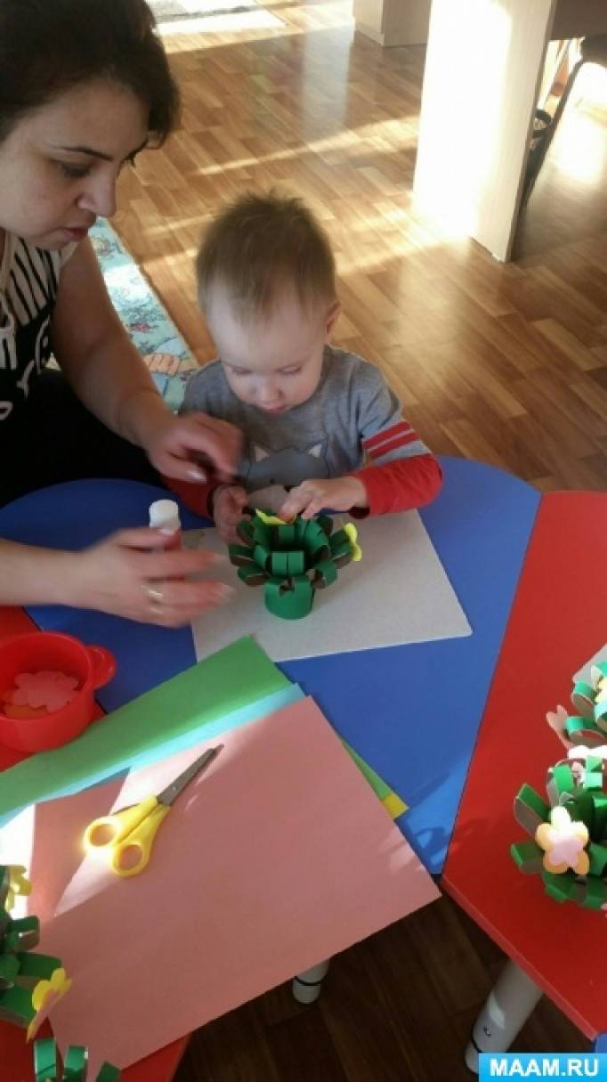 Аппликация «Подарок для мамы» в ясельной группе (3 фото). Воспитателям ...