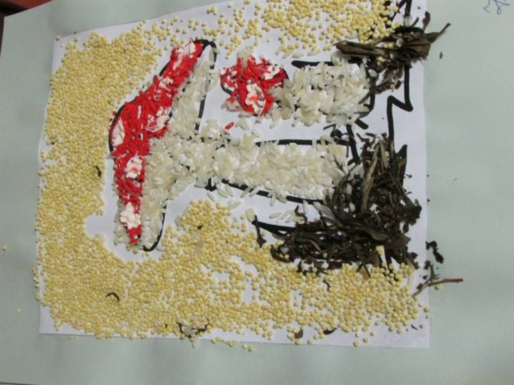 Смотреть фотографию №1 Фото №1 Сначала подбирается и упрощается рисунок то есть удаляются все линии и детали которые трудно выложить малышам