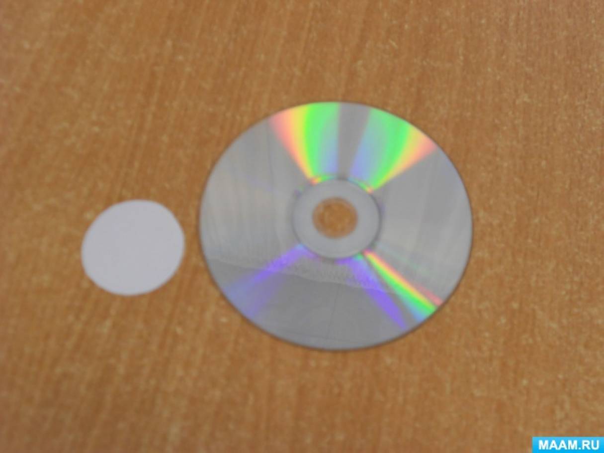 Две яркие идеи приспособить стойки для CD-дисков