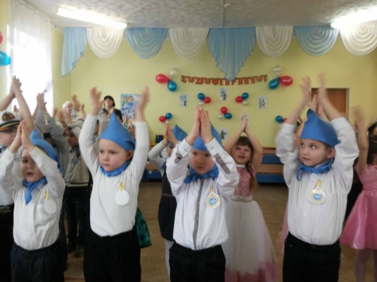 Смотреть фотографию №11 Фото №11 Родная армия сильна в боях непобедима На страже Родины она стоит несокрушимо Защитник Отечества звание гордое Его все мальчишки готовы носить