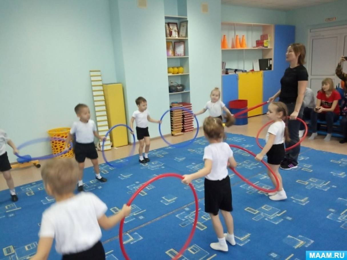 Игры в группе средняя группа в помещении. Физкультура в детском саду средняя группа. Занятие по физкультуре в средней группе. Упражнения по физкультуре средняя группа. Физкультурное занятие в средней группе.