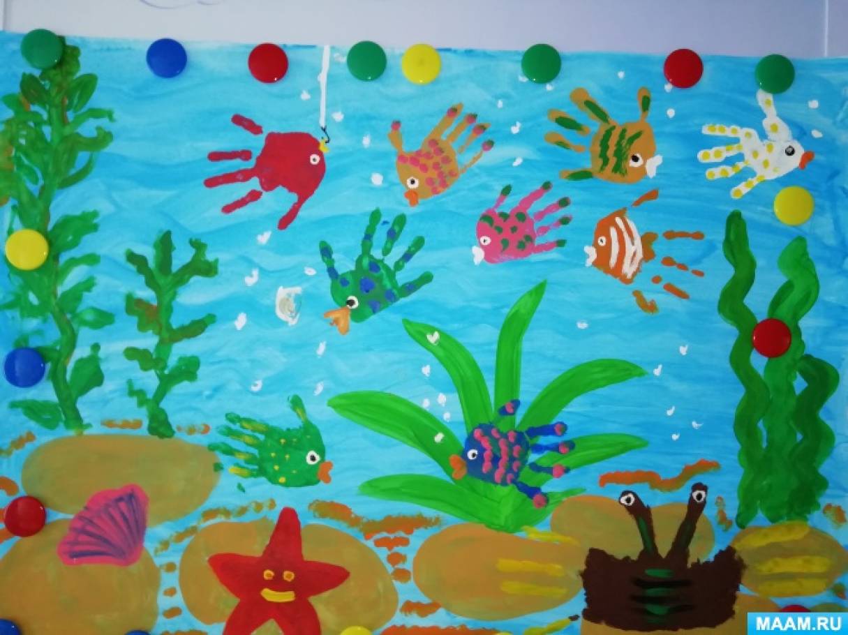 Обитатели морей и океанов младшая группа. Рисование морские обитатели в старшей группе. Рисование подводный мир во второй младшей группе. Коллективная работа морские обитатели. Детские работы на тему морские обитатели.