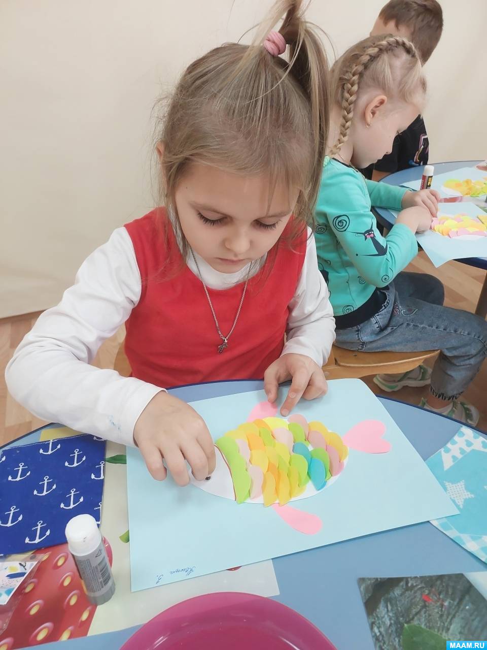 Смотреть фотографию №2 Фото №2 Задачи закрепить знания детей о рыбах продолжать учить пользоваться ножницами работать с бумагой и клеем развивать речь развивать мелкую моторику рук воспитывать аккуратность