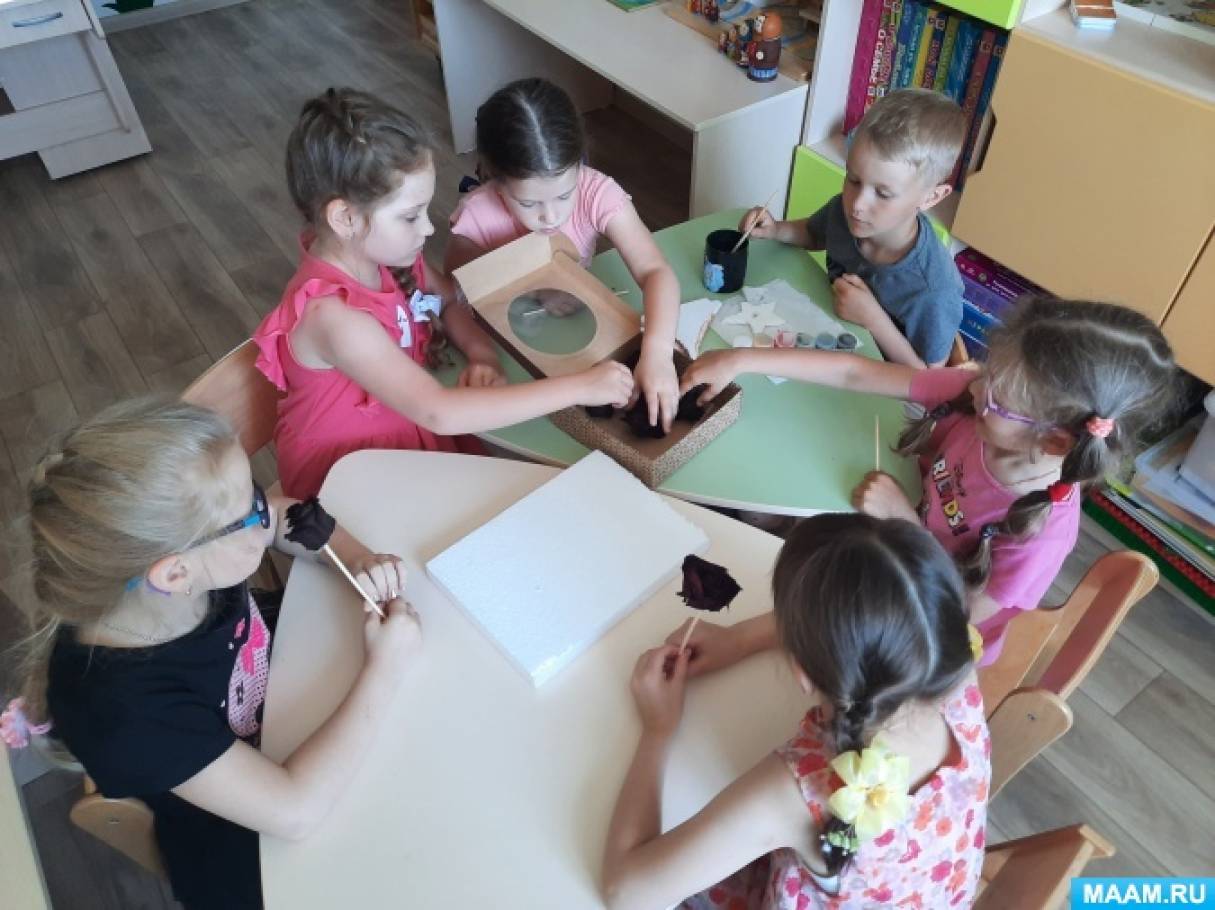 детский коллектив в школе. занятие с педагогом. подготовка к школе в детском саду. занятия по релаксации. интересное занятие с педагогами.