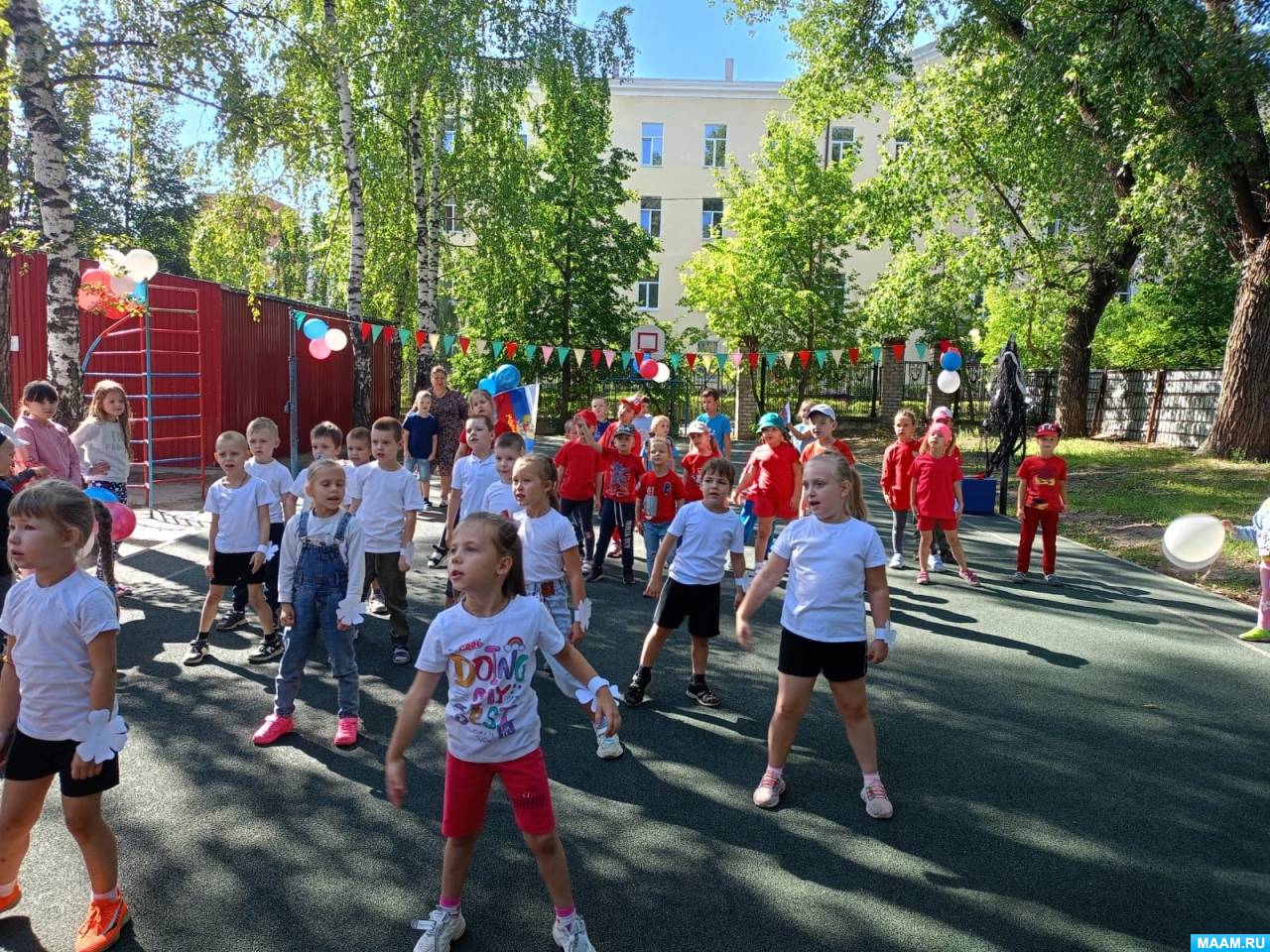 Смотреть фотографию №2 Фото №2 ЦЕЛЬ воспитывать граждан своей страны через любовь к своей Родине развивать познавательный интерес эмоциональную восприимчивость отзывчивость к государственным праздникам