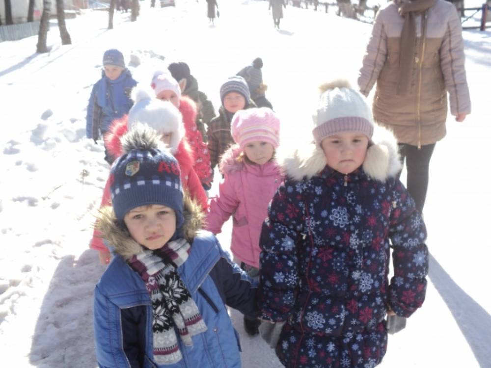 Целевая прогулка по поселку «Наша малая Родина» Фото Целевая прогулка по поселку «Наша малая Родина»
