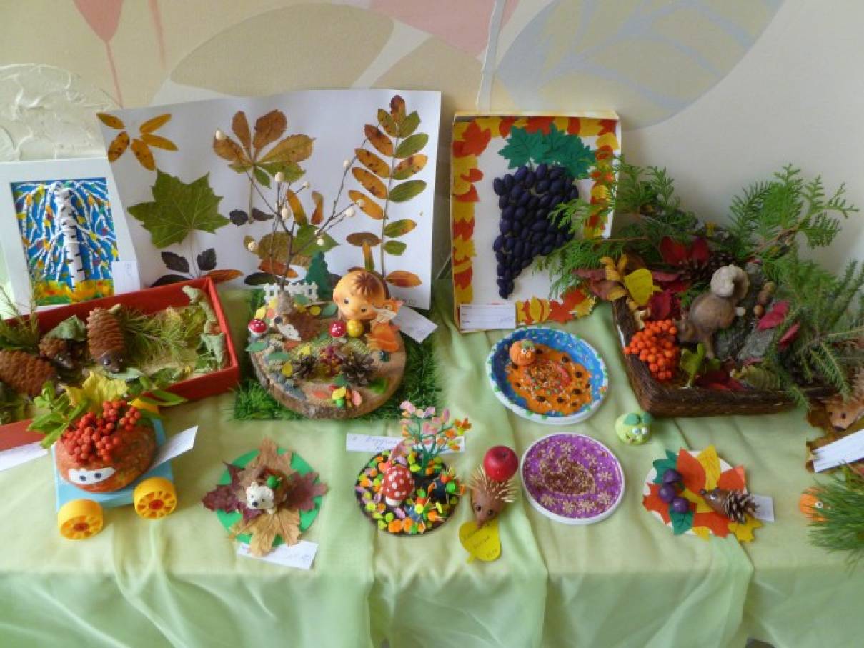 Поделка маленькие помощники для конкурса. Совместная творческая работа с детьми. Выставка совместных работ. Стихи про поделки из природного материала. Выставка совместных работ.