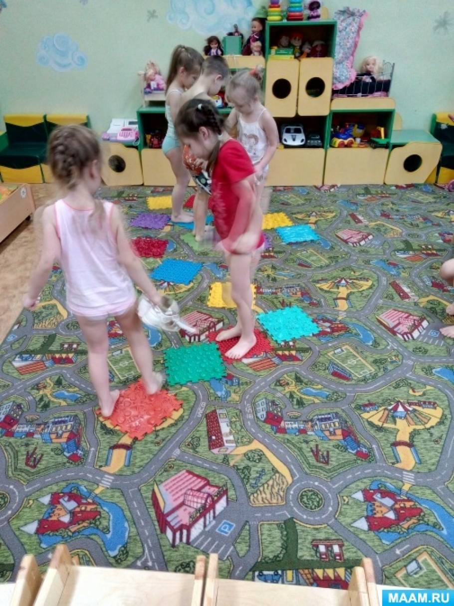 Консультация для родителей «Массажные коврики для ног — дорожка здоровья» в детском саду