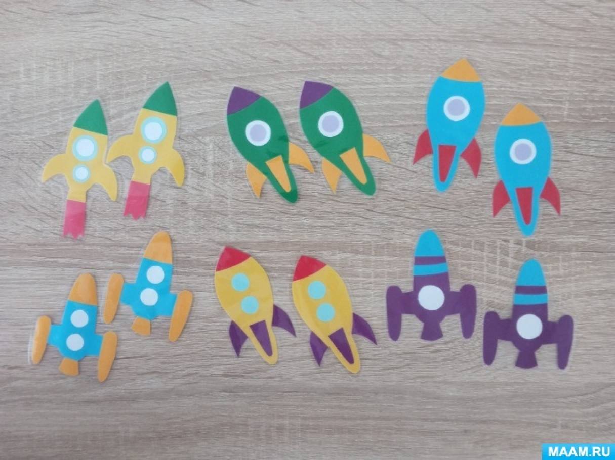 Развивающая игра на тему «Космос» для детей младшего дошкольного возраста «Найди одинаковые ракеты»