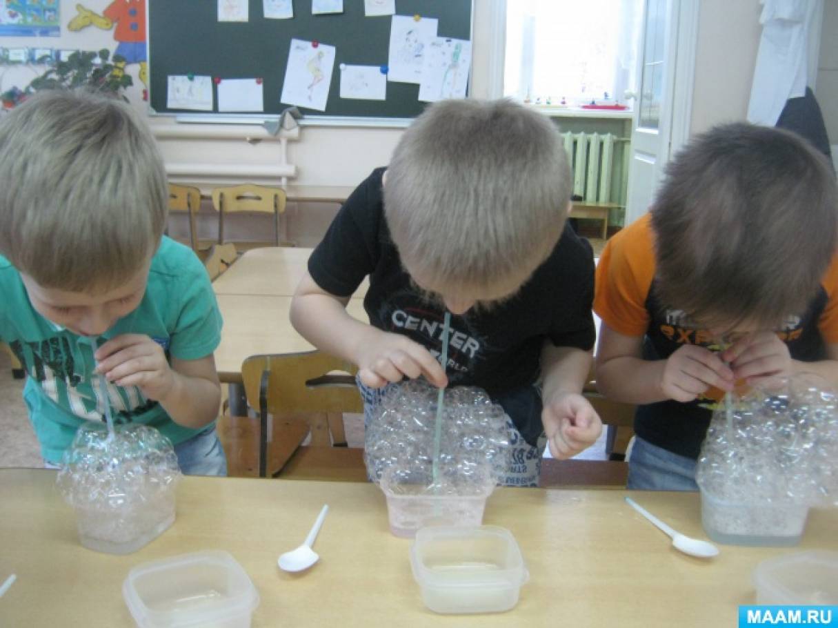 Опыты в младшей школе. Экспериментальная деятельность с детьми. Эксперименты с воздухом в средней группе. Опыты в старшей группе детского. Дети экспериментируют с водой.