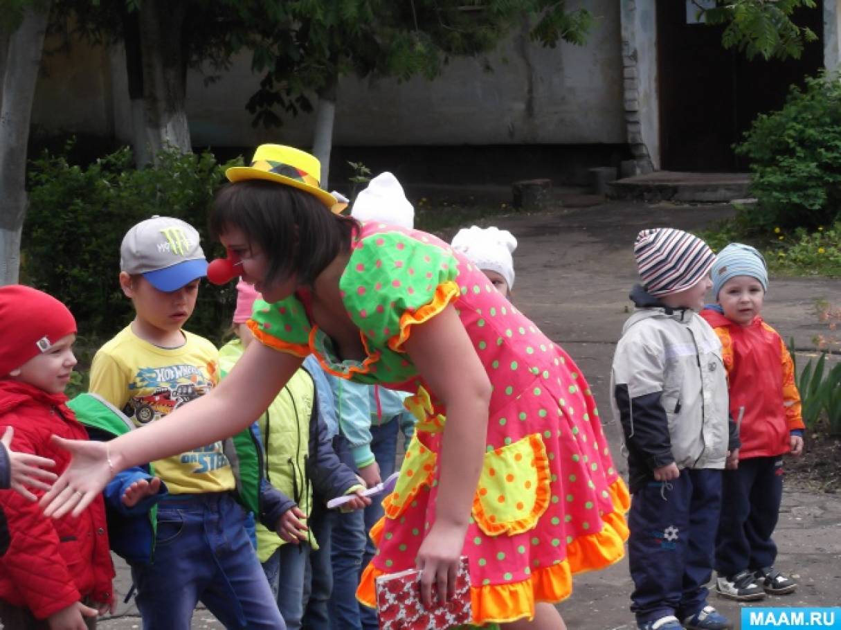 День детей 1 июня сценарий. Празднование 1 июня в детском саду. Детские конкурсы на улице. Костюм на проведение дня защиты детей. Костюмы для праздника 1 июня.