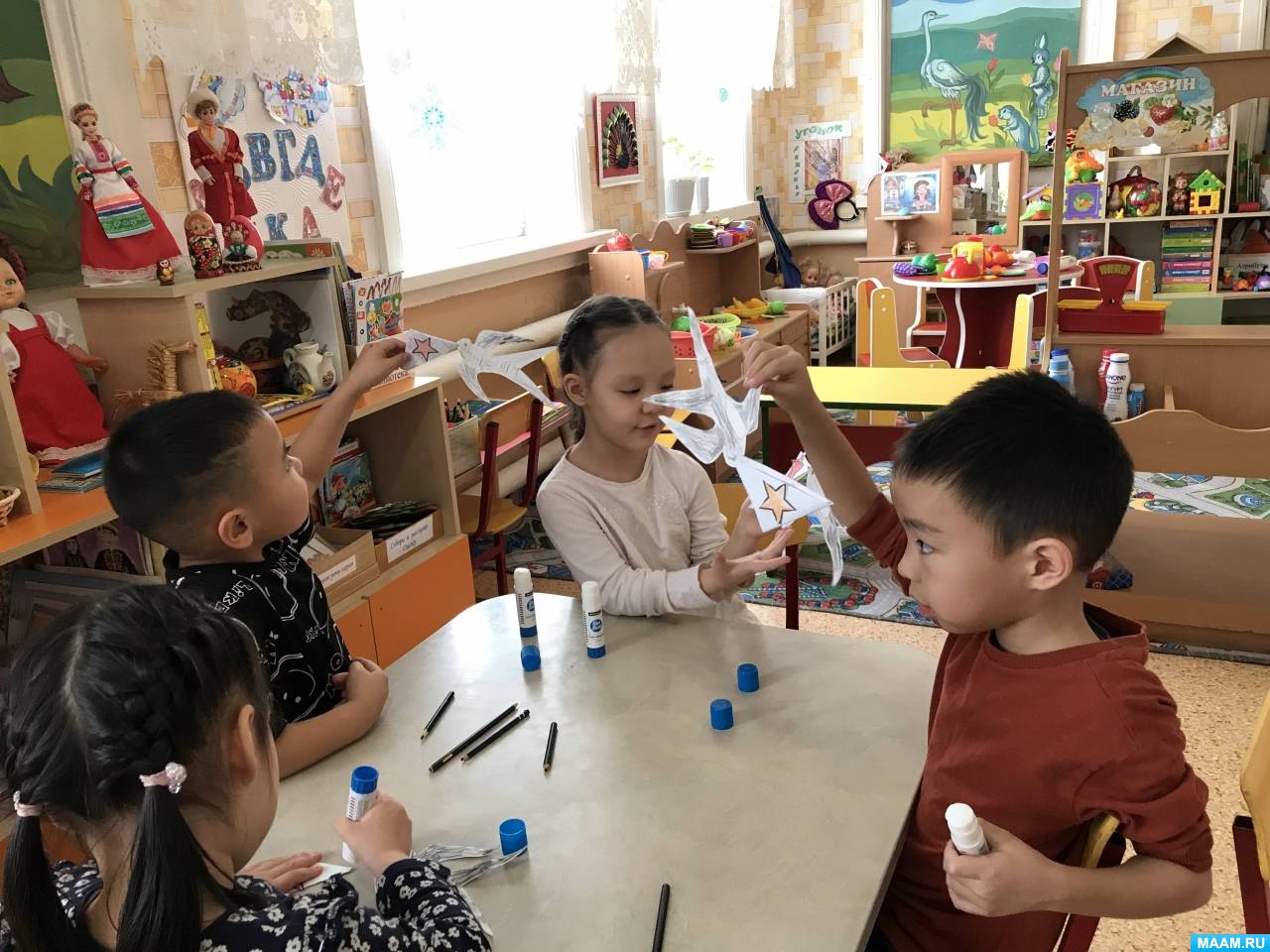 сценарий лучше всех в детском саду. выпускной в садике в стиле. выпускной в детском саду. сценарий лучше всех в детском саду. украшение зала на выпускной в детском саду.