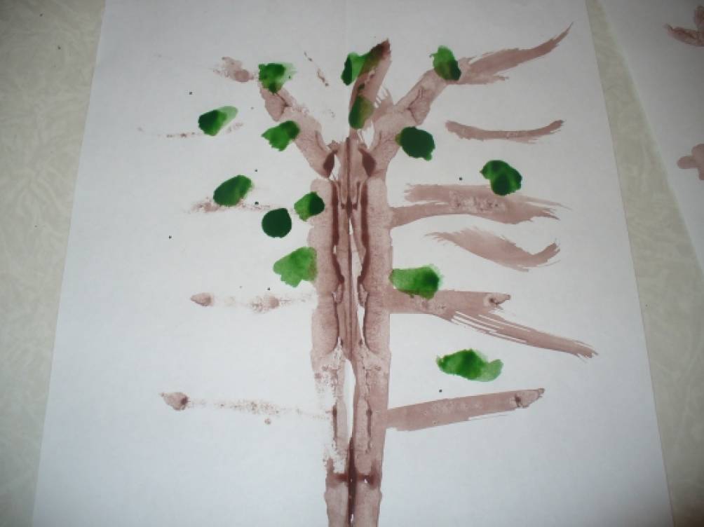 Рисование весеннее дерево средняя группа. Рисование дерева в младшей группе. Рисование деревья весной. Рисование дерево 2 младшая группа. Рисование в младшей группе на тему деревья.