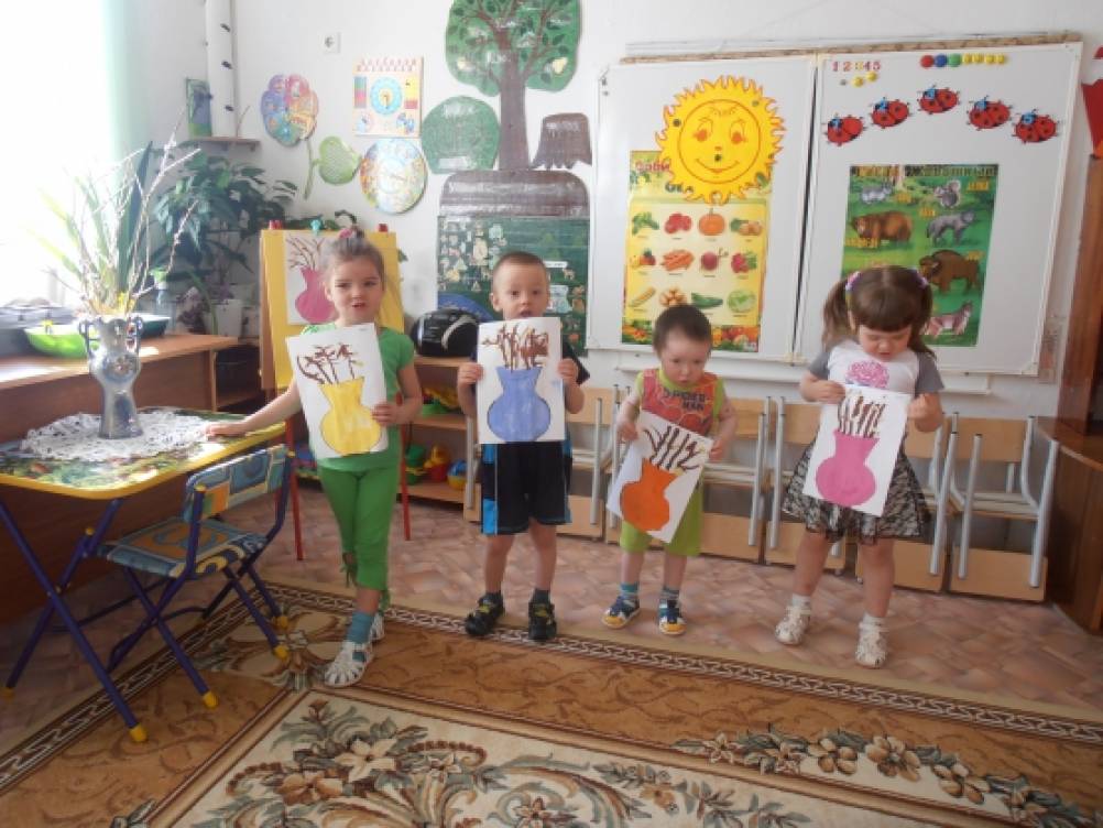 Веточки в вазе