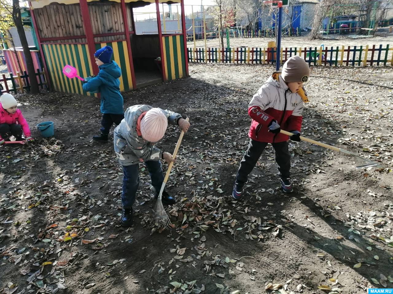 Смотреть фотографию №2 Фото №2 Мы говорим в нашем детском саду БУНТ БУНТ это Большая Уборка Нашей Территории