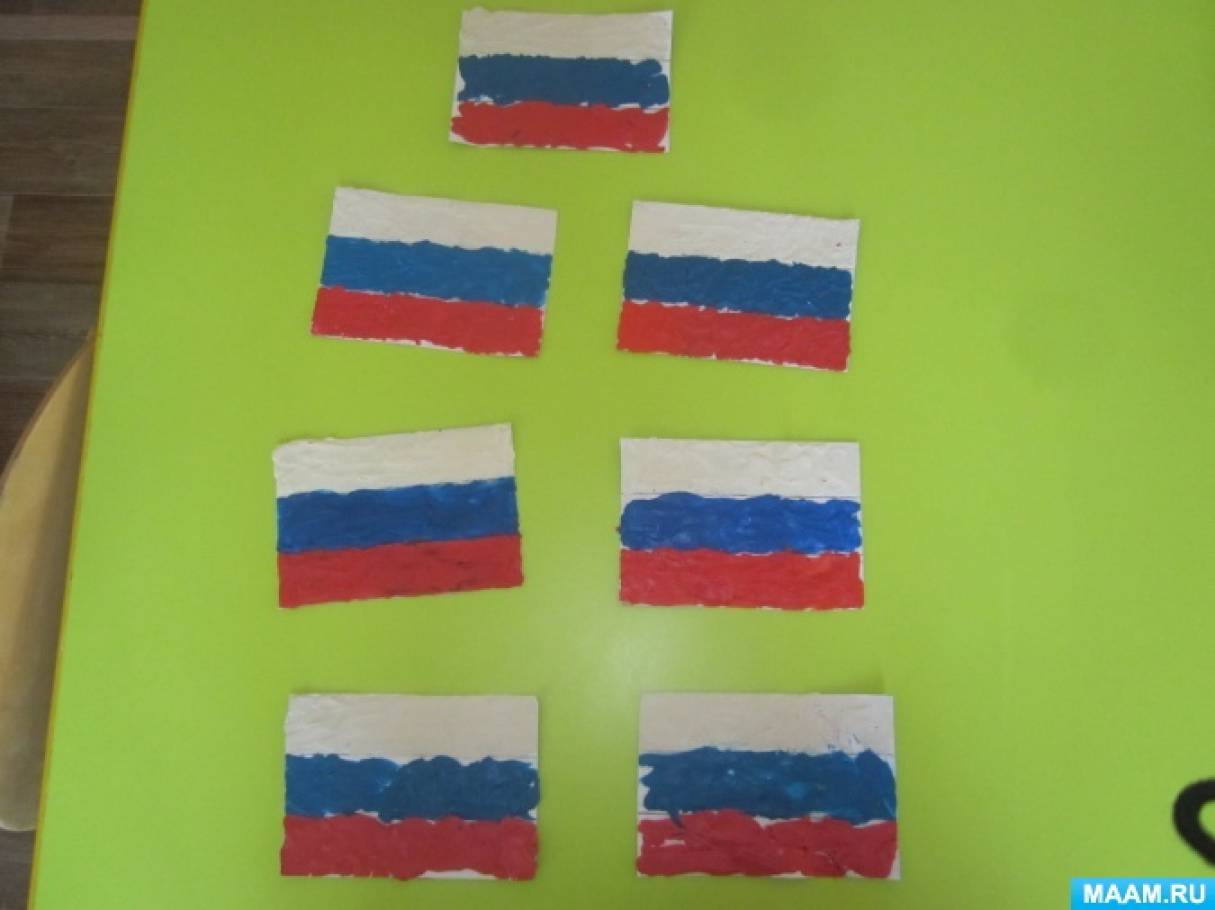 Флаг средняя группа. Пластилинография флаг России в младшей группе. Пластилинография российский флаг во второй младшей группе. Аппликация на тему Россия в средней группе. Аппликация Родина Россия старшая группа.