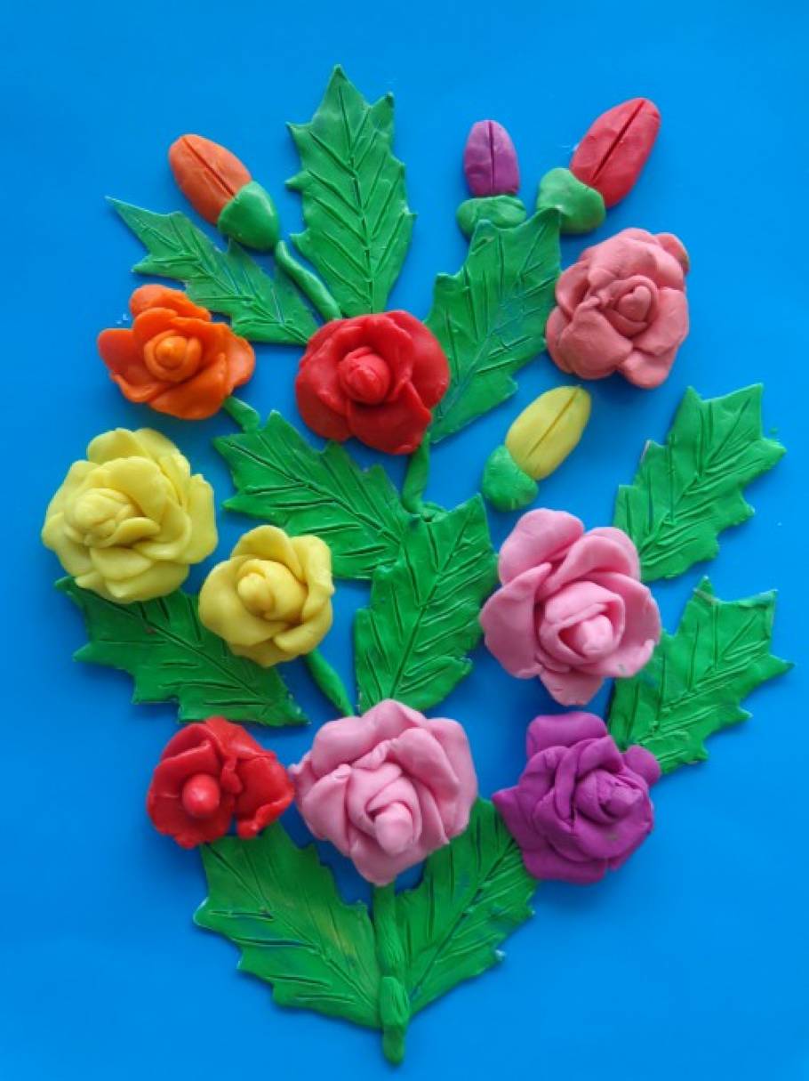 Чудеса из пластилина. Пластилинография цветы для мамы. Декоративная лепка. Цветы из пластилина для малышей. Цветок для пластилинографии.