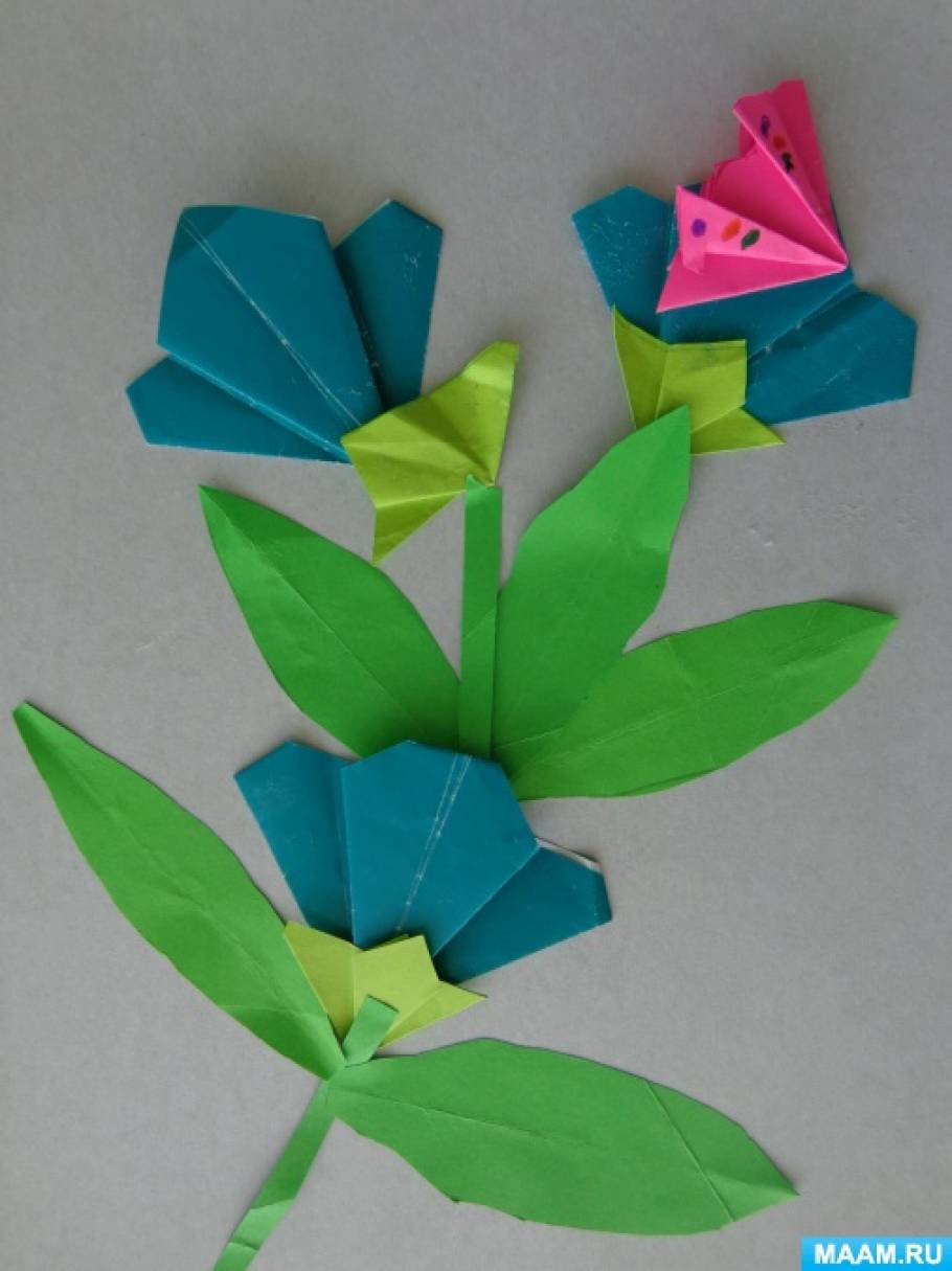 Цветок крокус оригами для детей. Весенние цветы оригами в детском саду. Оригами цветок для детей старшей группы. Оригами для детей цветок для мамы. Оригами цветы для мамы в старшей группе.