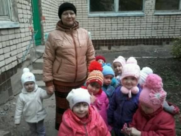 Фотоотчёт прогулки «В гости к осени» во 2 младшей группе Фото Фотоотчёт прогулки «В гости к осени» во 2 младшей группе