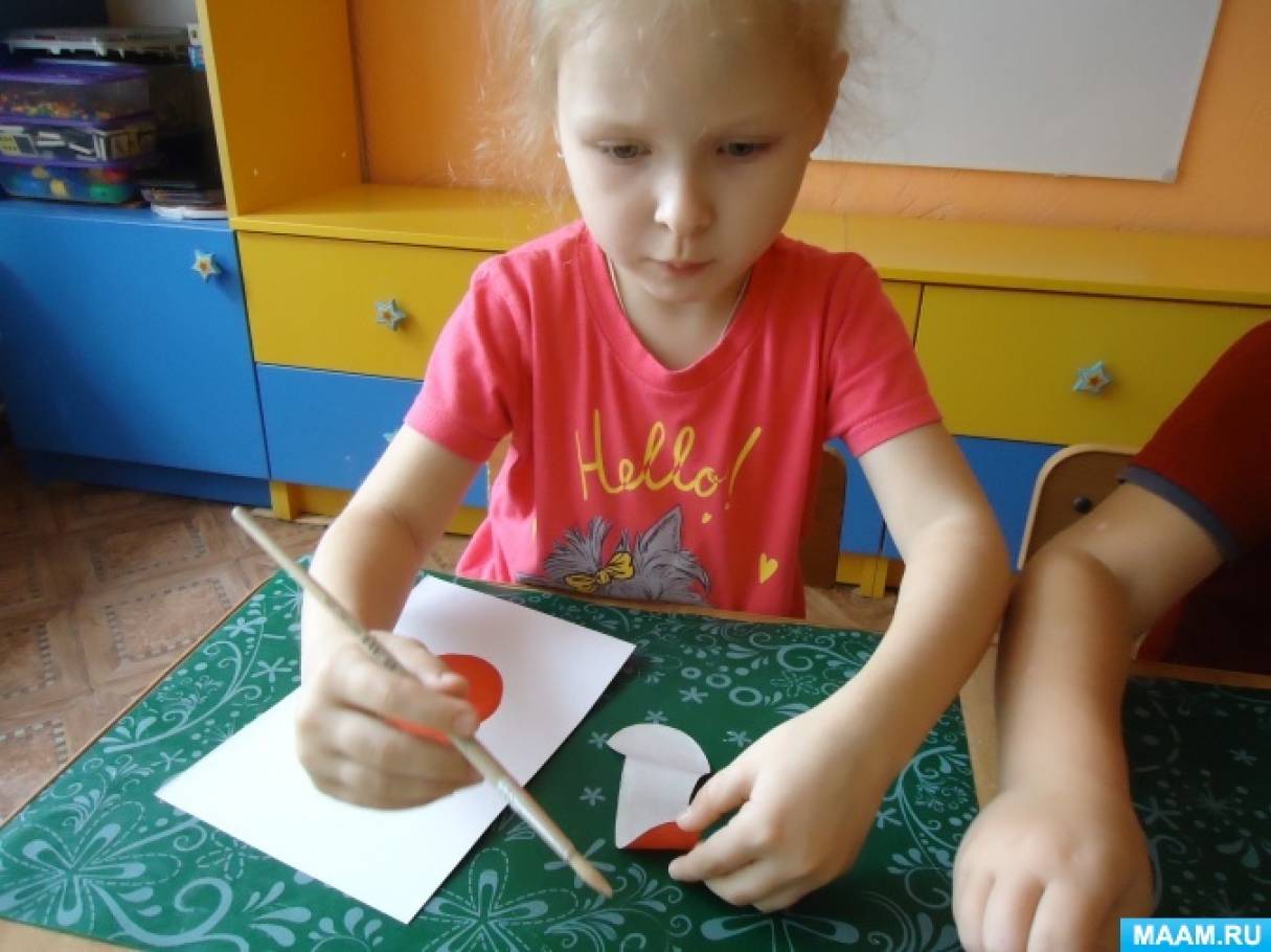 ребята сделали аппликацию