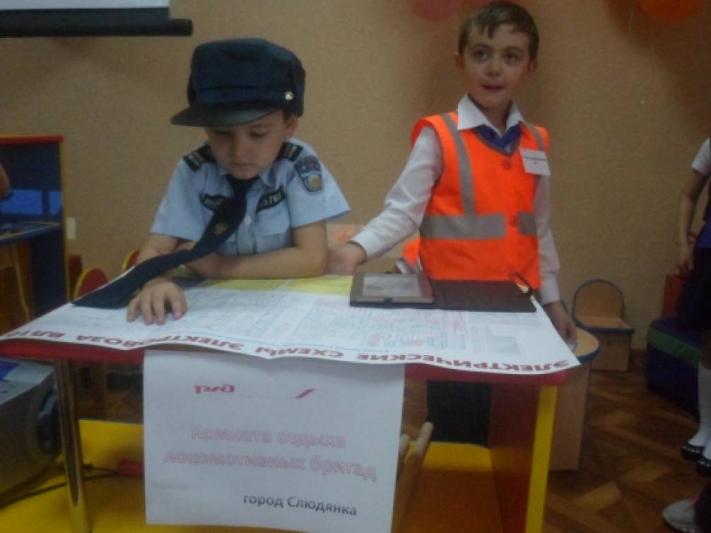 старшая группа в садике. физкультура в ясельной группе. сюжетно-ролевые игры в старшей группе. сюжетно-ролевая игра «автобум». игровое упражнение "путешествие на поезде".