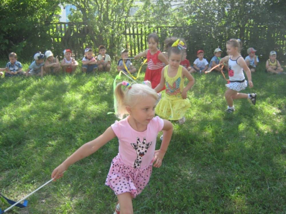 Досуг лето младшая группа. Детские забавы лето русские