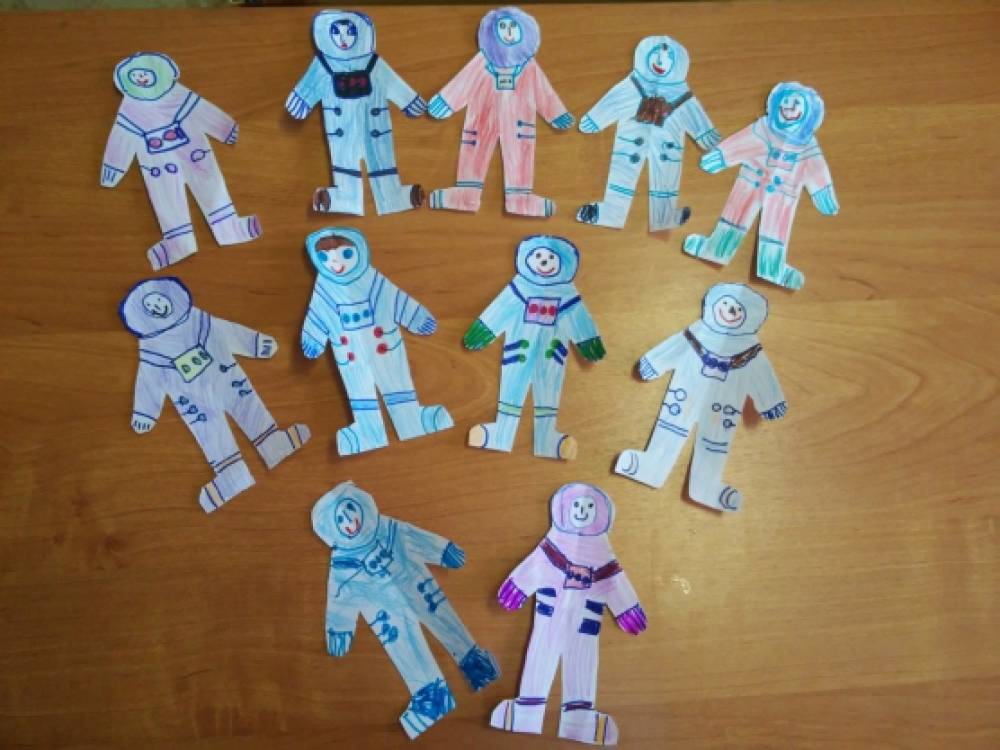 Оригами ко дню космонавтики в детском саду. Космонавт из бумаги. Поделка космонавт. Аппликация космонавт. Поделка космонавт из бумаги.