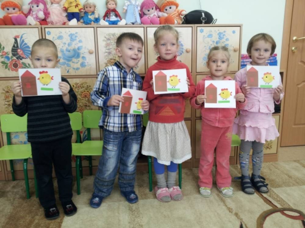 Занятие в средней группе «Колокольчик». Аппликация «Домик для цыпленка» Фото Занятие в средней группе «Колокольчик». Аппликация «Домик для цыпленка»
