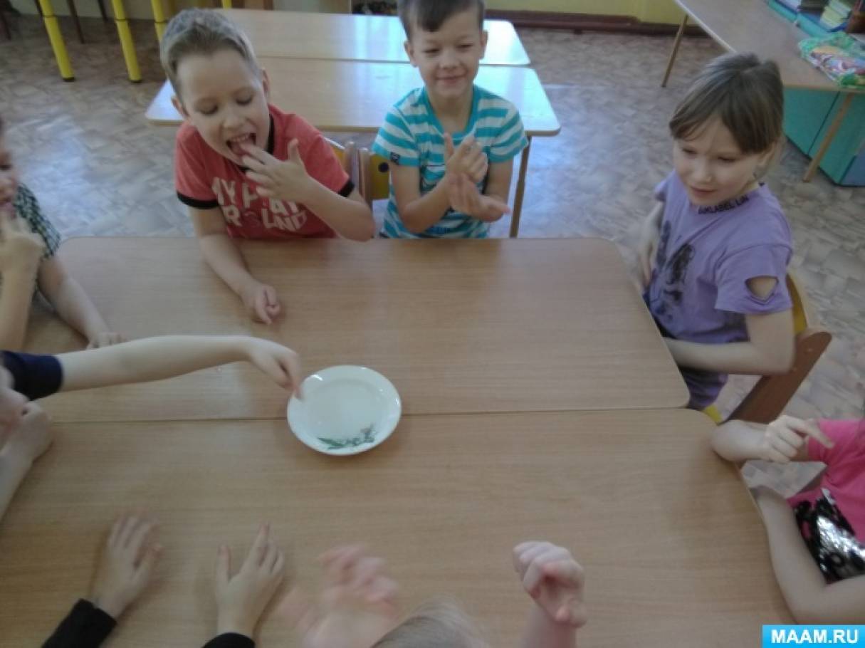 Смотреть фотографию №5 Фото №5 Делаем пузыри Смешайте в небольшом стакане четыре большие ложки жидкого мыла с водой