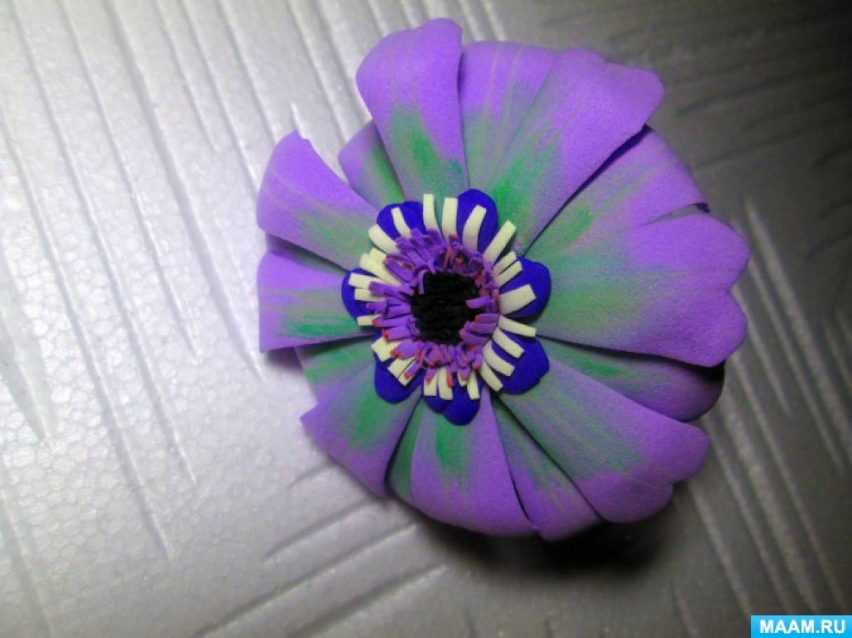 Нежный кружевной ободок с цветком и декором из лент