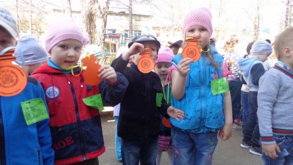 Смотреть фотографию №22 Фото №22 В условиях нашего детского сада командами стали группы воспитанников каждая из которых подготовила эмблемы девизы