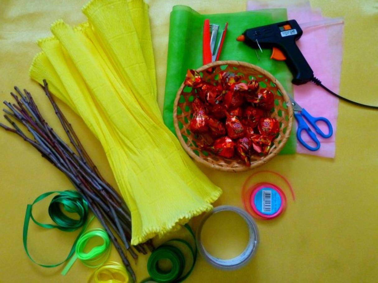 Букет из конфет своими руками: мастер-классы с фото