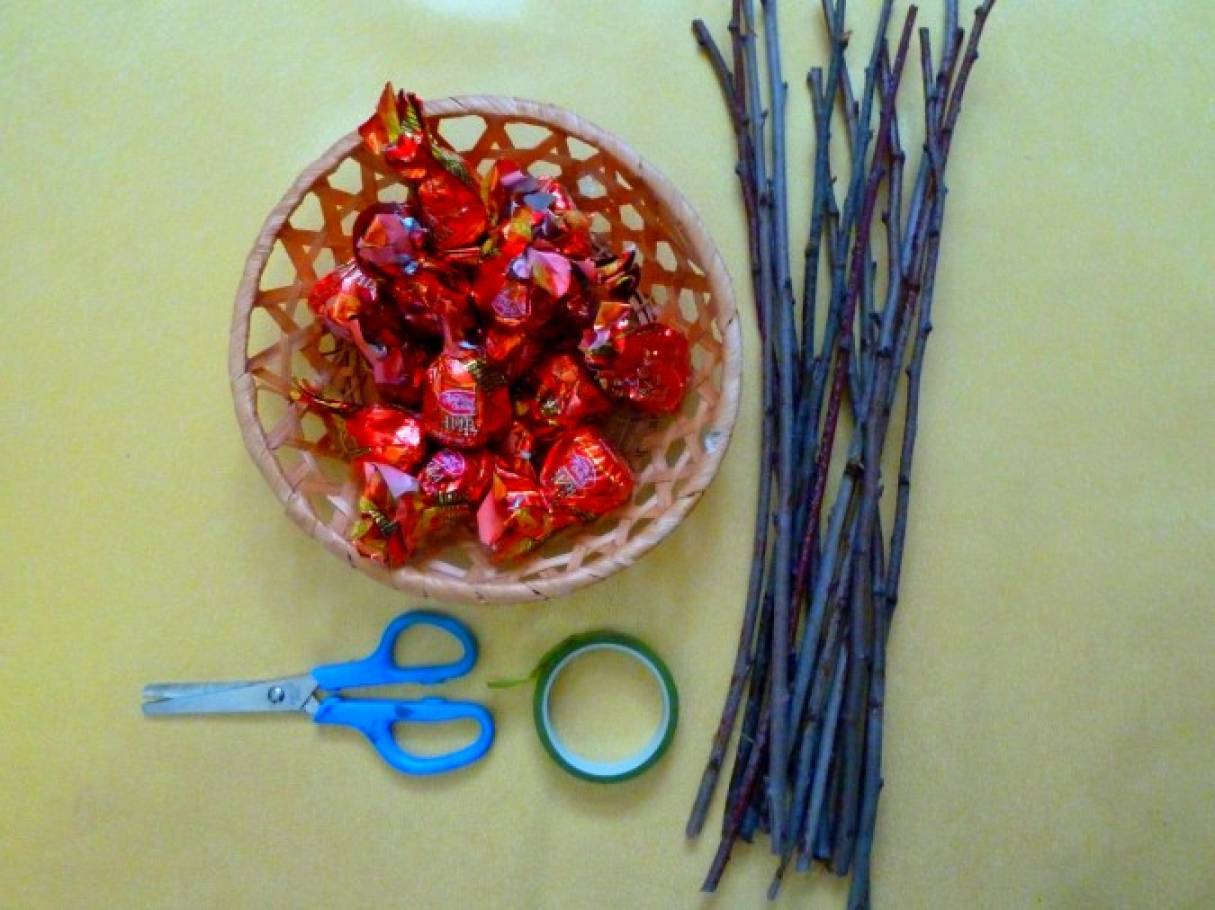 Букет из конфет своими руками: мастер-классы с фото