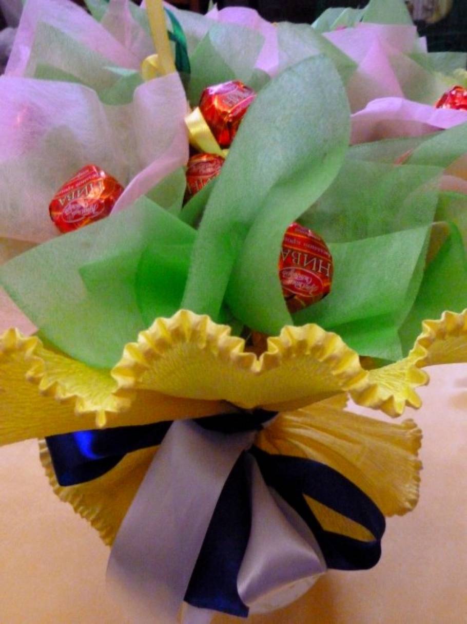 Букет из конфет своими руками: мастер-классы с фото