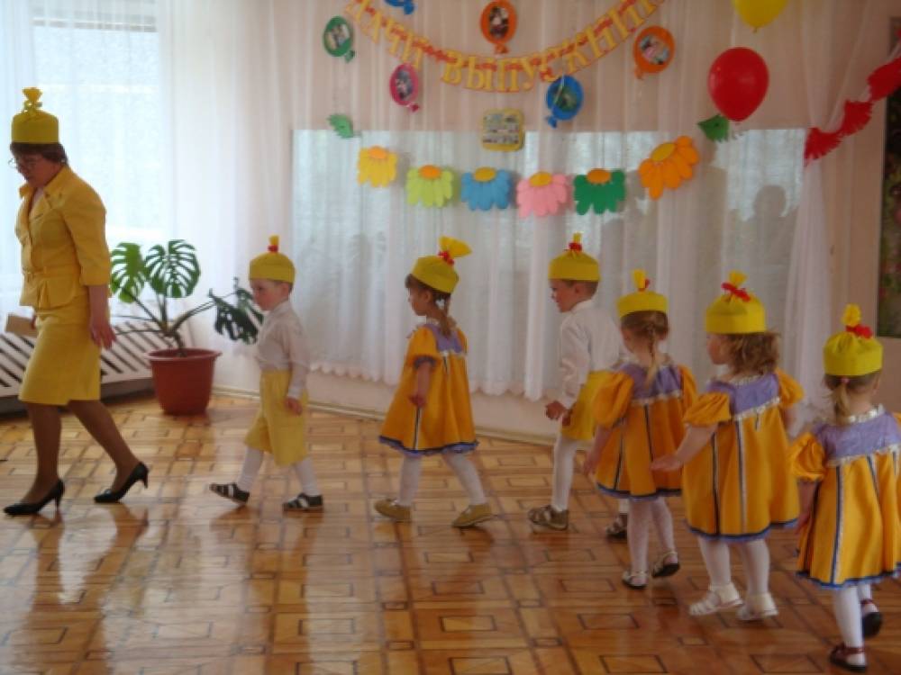 персонажи на выпускной в детском саду. Смотреть фото персонажи на выпускной в детском саду. Смотреть картинку персонажи на выпускной в детском саду. Картинка про персонажи на выпускной в детском саду. Фото персонажи на выпускной в детском саду