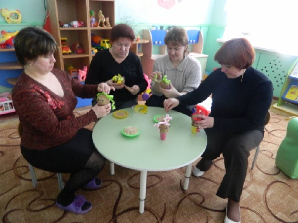 Мастер-класс для родителей. Изготовление «Чиполлинок» Фото Мастер-класс для родителей. Изготовление «Чиполлинок»