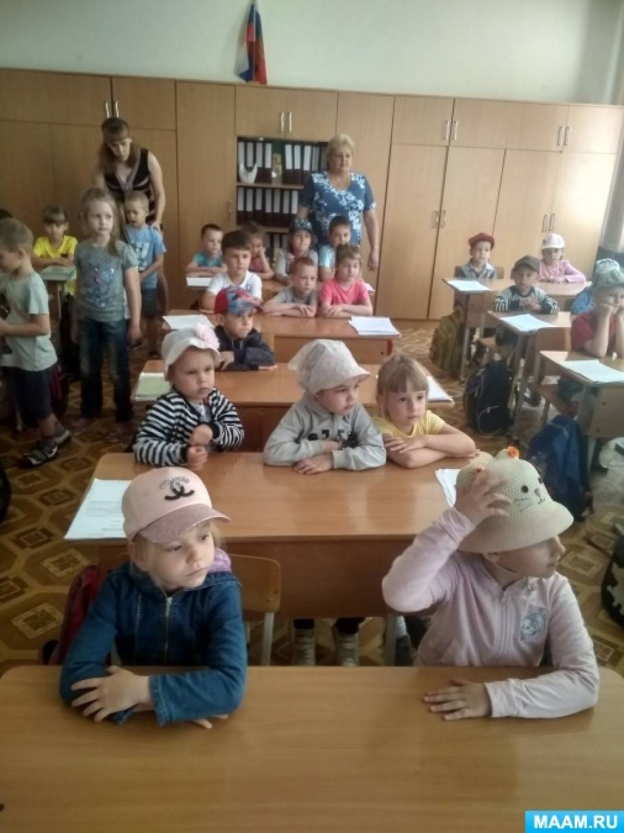 Смотреть фотографию №4 Фото №4 В стенах школы нас приветливо встречает директор школы Морозова Людмила Николаевна и заместитель по учебно воспитательной работе Янчевская Светлана Михайловна