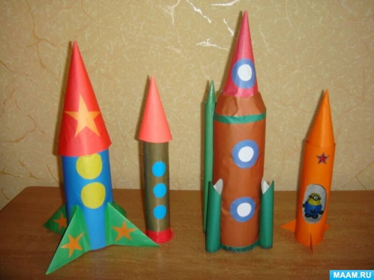 Ракета из картона своими руками для детей. Ракета поделка. Поделка ракета из бумаги. Поделки котдню космонавтики. Поделка ко Дню космонавтики.