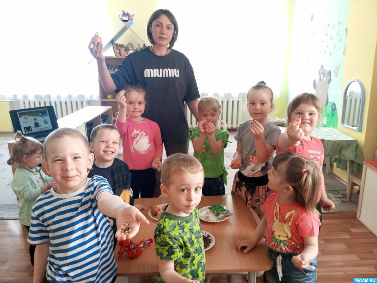 Смотреть фотографию №2 Фото №2 Накануне этого праздника в младшую группу пришло аудиописьмо от Эколят юных защитников природы