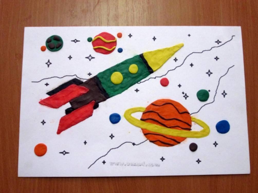 Лепим космос из пластилина. Ракета в космосе пластилинография. Пластилинография для детей ракета космос. Лепка день космонавтики ракета пластилинография.