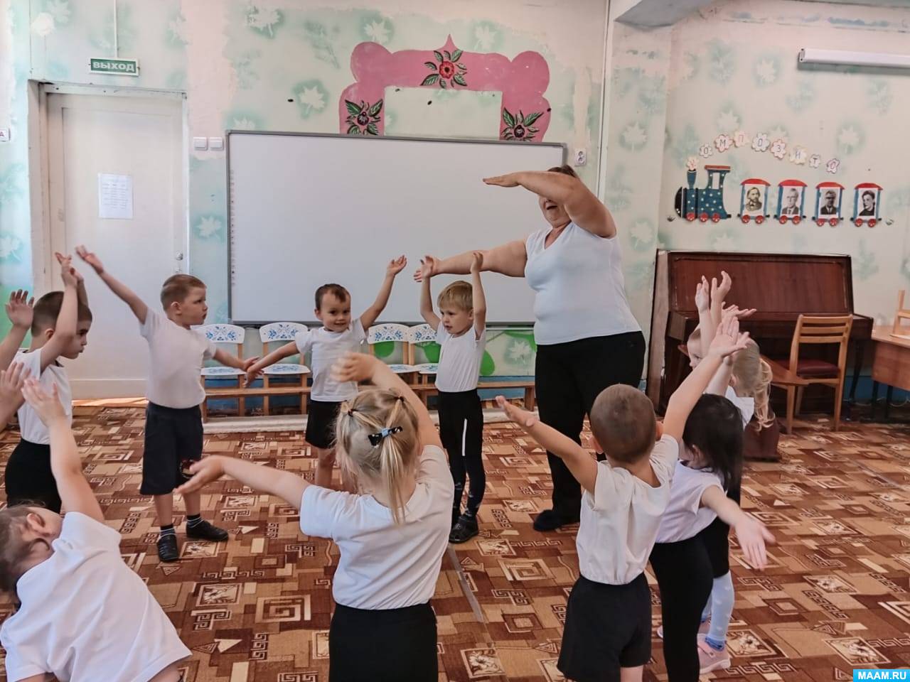 сценарий на 8 марта маша и медведь для младшей группы