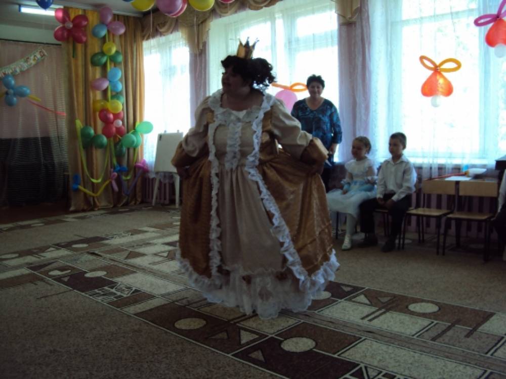 Смотреть фотографию №8 Фото №8 А вот так нарядно и празднично был оформлен наш зал