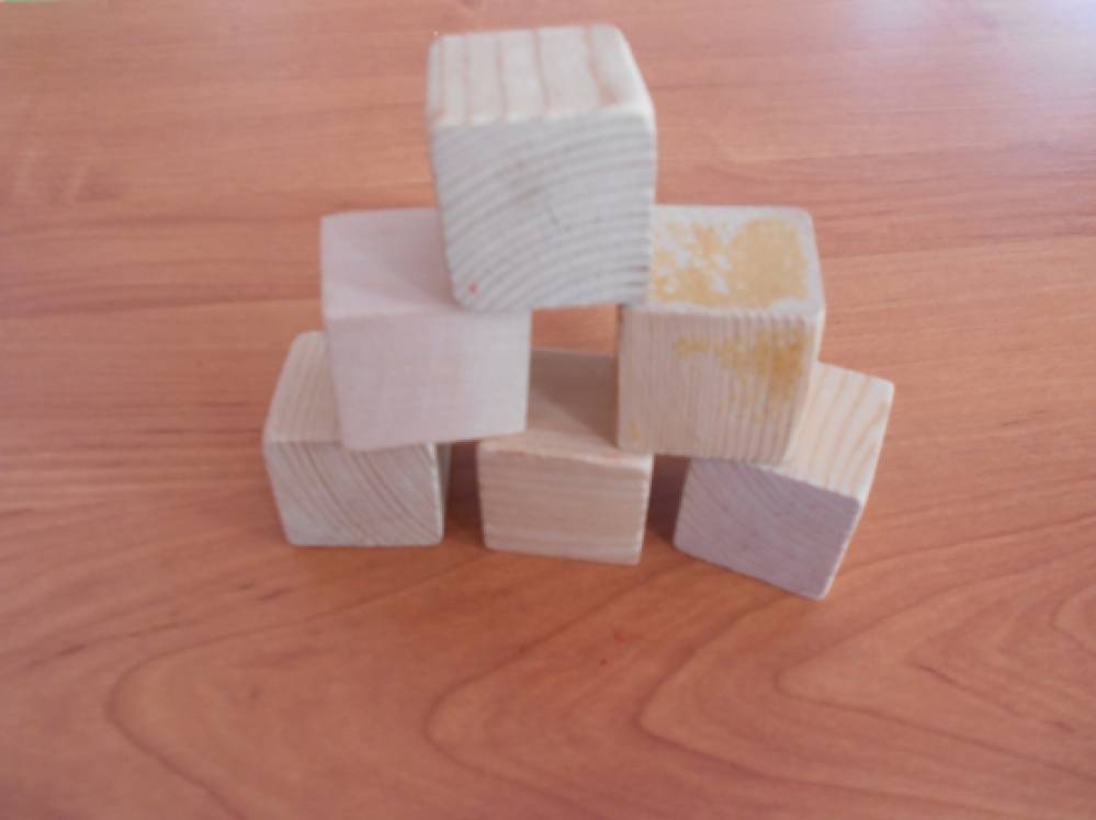 Самодельные кубы. Самодельные кубики из дерева в годы войны. Самодельный кубик цифр фото. Самодельные кубики из дерева в годы Великой Отечественной войны.