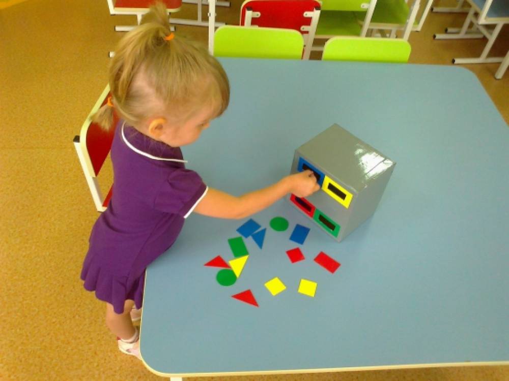 Дидактическая коробочка для садика. Дидактическая игра волшебная коробочка. Волшебная коробка для детского сада. Познавательная игра лото. Игра волшебная коробочка.