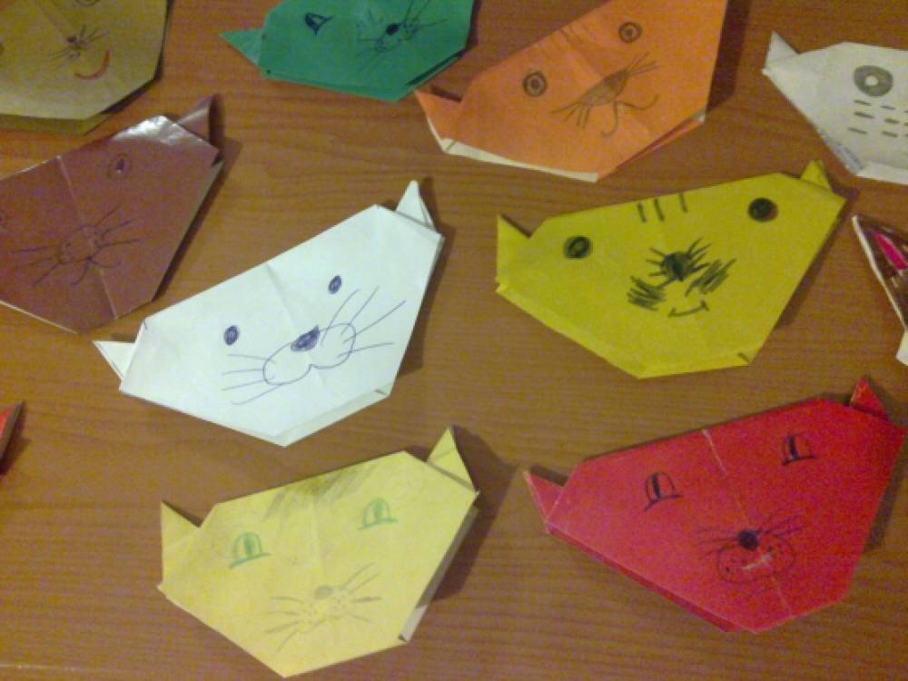 Конспекты оригами подготовительная группа. Оригами в подготовительной группе. Конспект занятия в средней группе по оригами китайский фонарик. День воробья младшая группа оригами. Открытоеизанятие в подготовительной группе оригами по теме телефон.