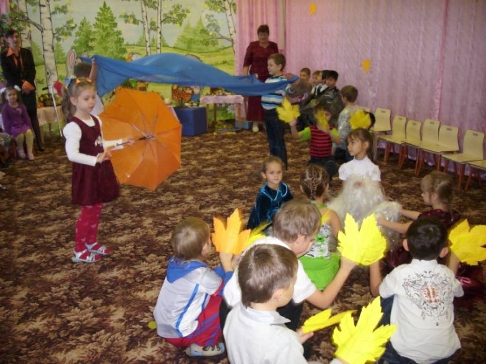 Развлечение осень в старшей группе детского сада. Развлечение осень в старшей группе детского сада. Осенний праздник в детском саду старшая группа. Садик 2015. Праздник осени в младшей группе.