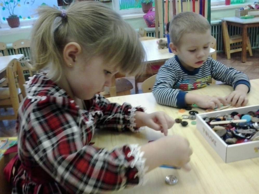 detsad 213034 1417196848 Мамы они как пуговки на них